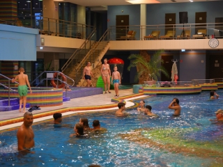 Nyárzáró esti buli az élményfürdőben - fotó: 