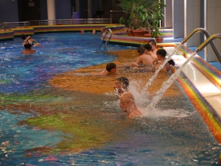 Nyárzáró esti buli az élményfürdőben - fotó: 