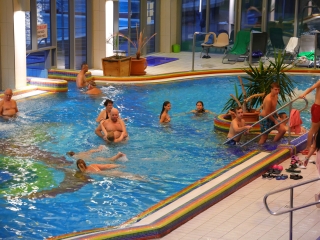 Nyárzáró esti buli az élményfürdőben - fotó: 