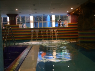 Nyárzáró esti buli az élményfürdőben - fotó: 