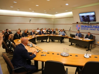 A közgyűlési terem névadó ünnepsége - fotó: 