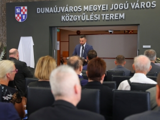 A közgyűlési terem névadó ünnepsége - fotó: 