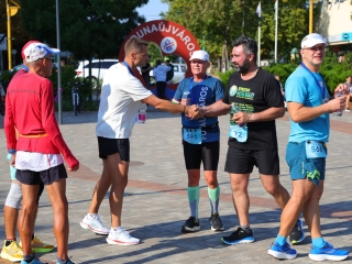 Fuss velünk, fuss értünk (2025) - fotó: 