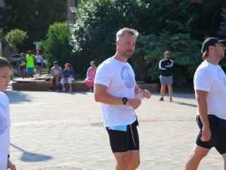 Fuss velünk, fuss értünk (2025) - fotó: 