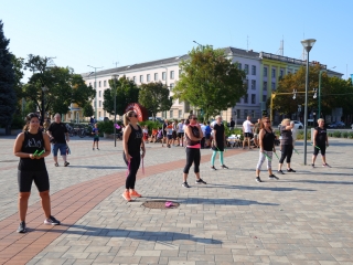 Fuss velünk, fuss értünk (2025) - fotó: 