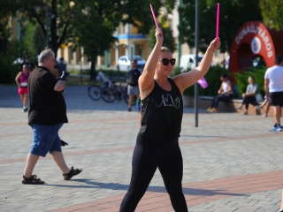 Fuss velünk, fuss értünk (2025) - fotó: 