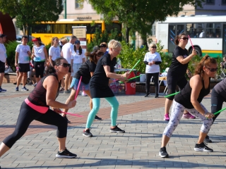 Fuss velünk, fuss értünk (2025) - fotó: 