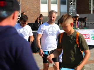 Fuss velünk, fuss értünk (2025) - fotó: 