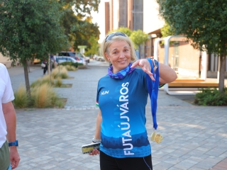 Fuss velünk, fuss értünk (2025) - fotó: 