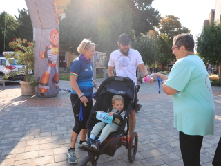 Fuss velünk, fuss értünk (2025) - fotó: 