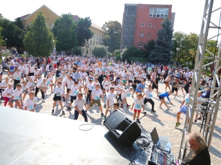 Fuss velünk, fuss értünk (2025) - fotó: 