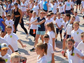 Fuss velünk, fuss értünk (2025) - fotó: 