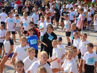 Fuss velünk, fuss értünk (2025) - fotó: 