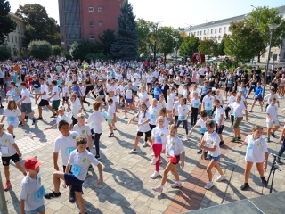 Fuss velünk, fuss értünk (2025) - fotó: 