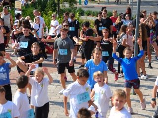 Fuss velünk, fuss értünk (2025) - fotó: 