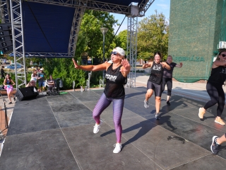 Fuss velünk, fuss értünk (2025) - fotó: 