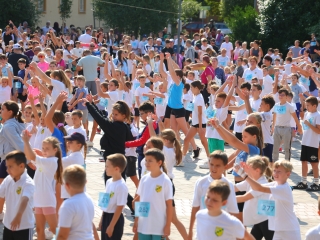 Fuss velünk, fuss értünk (2025) - fotó: 