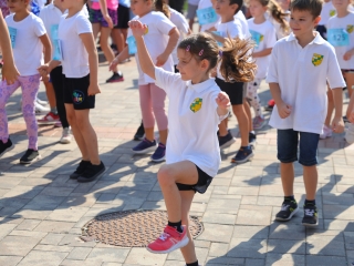 Fuss velünk, fuss értünk (2025) - fotó: 