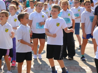 Fuss velünk, fuss értünk (2025) - fotó: 