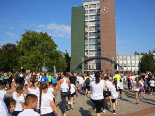 Fuss velünk, fuss értünk (2025) - fotó: 