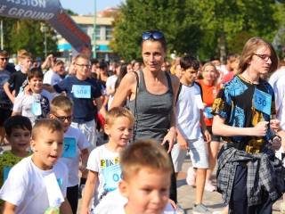 Fuss velünk, fuss értünk (2025) - fotó: 