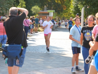 Fuss velünk, fuss értünk (2025) - fotó: 