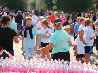 Fuss velünk, fuss értünk (2025) - fotó: 