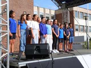 Fuss velünk, fuss értünk (2025) - fotó: 