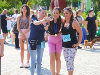 Fuss velünk, fuss értünk (2025) - fotó: 