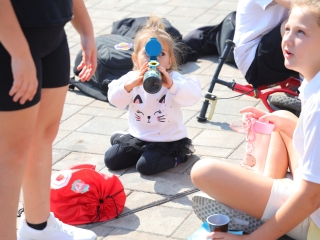 Fuss velünk, fuss értünk (2025) - fotó: 