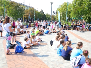 Fuss velünk, fuss értünk (2025) - fotó: 