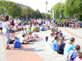 Fuss velünk, fuss értünk (2025) - fotó: 