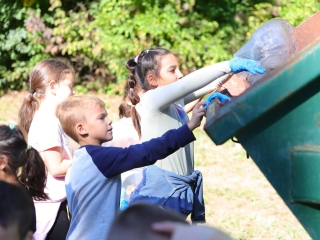 Együtt takarítottak a tiszta Dunaújvárosért! - fotó: 