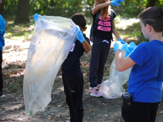 Együtt takarítottak a tiszta Dunaújvárosért! - fotó: 