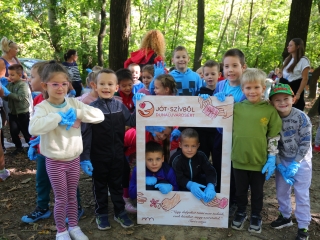 Együtt takarítottak a tiszta Dunaújvárosért! - fotó: 