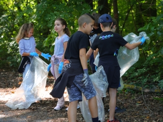 Együtt takarítottak a tiszta Dunaújvárosért! - fotó: 