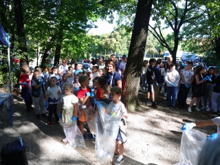 Együtt takarítottak a tiszta Dunaújvárosért! - fotó: 