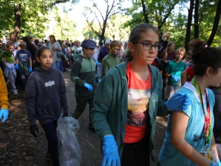 Együtt takarítottak a tiszta Dunaújvárosért! - fotó: 