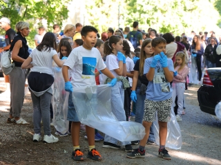 Együtt takarítottak a tiszta Dunaújvárosért! - fotó: 