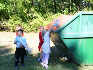 Együtt takarítottak a tiszta Dunaújvárosért! - fotó: 