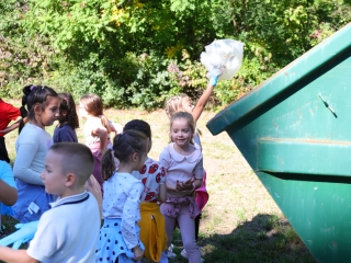 Együtt takarítottak a tiszta Dunaújvárosért! - fotó: 