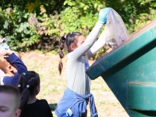 Együtt takarítottak a tiszta Dunaújvárosért! - fotó: 