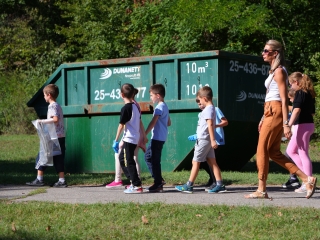Együtt takarítottak a tiszta Dunaújvárosért! - fotó: 