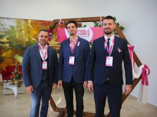 Figyelj rá(n)k! (2025) - fotó: 