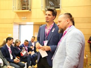 Figyelj rá(n)k! (2025) - fotó: 