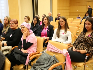 Figyelj rá(n)k! (2025) - fotó: 