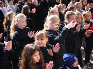 Figyelj rá(n)k! (2025) - fotó: 