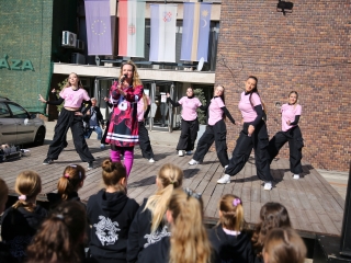 Figyelj rá(n)k! (2025) - fotó: 