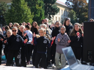 Figyelj rá(n)k! (2025) - fotó: 