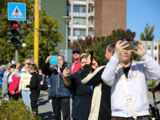 Figyelj rá(n)k! (2025) - fotó: 